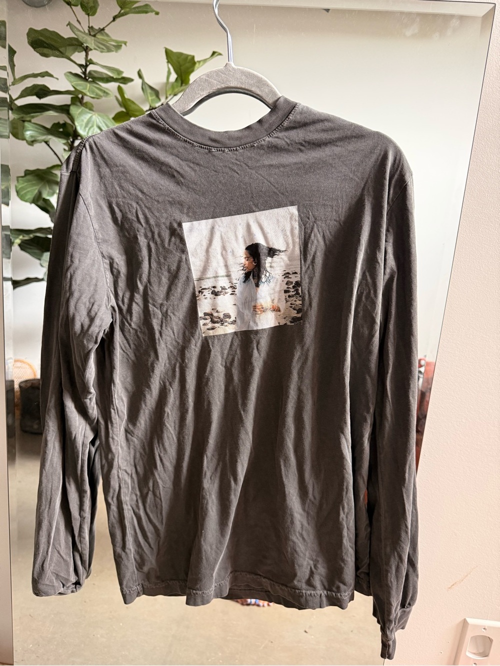 Long-Sleeve Graphic Tee - Charcoal Gray